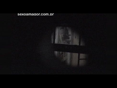 ❤️ Blondie wordt stiekem gefilmd door een voyeur uit de buurt, verstopt achter holle bakstenen Porno at nl.hentai-for.ru ❤