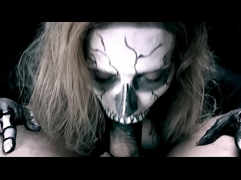 ❤️ Demon girl zuigt pik met haar zwarte mond en slikt sperma. Porno at nl.hentai-for.ru ❤