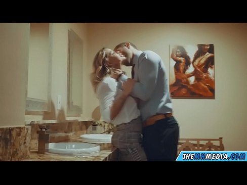 ❤️ Wanneer een rondborstige blondine je verleidt in een openbaar toilet Porno at nl.hentai-for.ru ❤